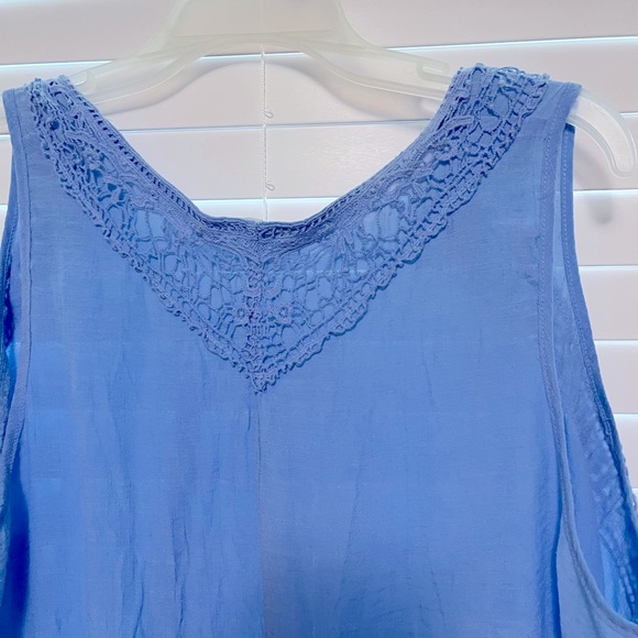 Super flowy blue light weight shark bite tank top blouse. 2X - Picture 5 of 6